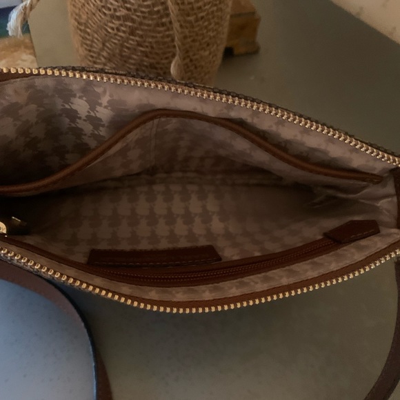 Karl Langerfeld, crossbody bag. Brown K L signature. 4 inches of chain on strap. - Picture 8 of 11